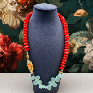 Rode jade en aquamarijn collier